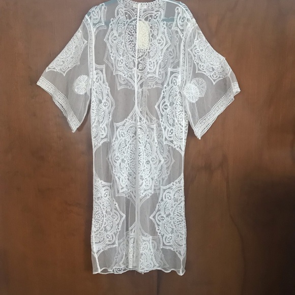 NWT Club Moda Lace Coverup. One Size, Cream, $40 - Picture 2 of 5